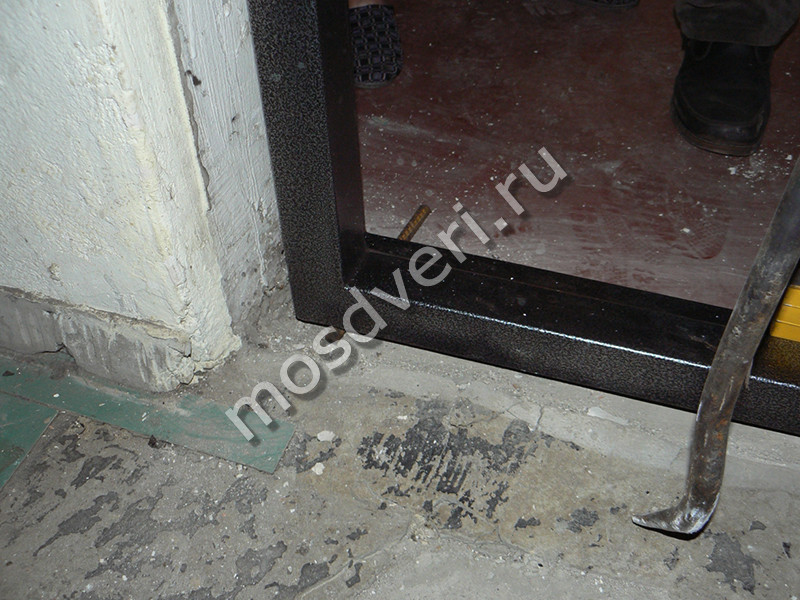 Демонтаж старой двери Демонтаж старой двери